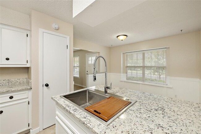 Building Photo - 1714 Shadowview Dr