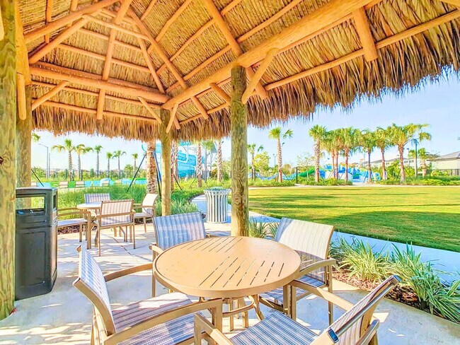 Building Photo - 1520 Oasis Club Blvd