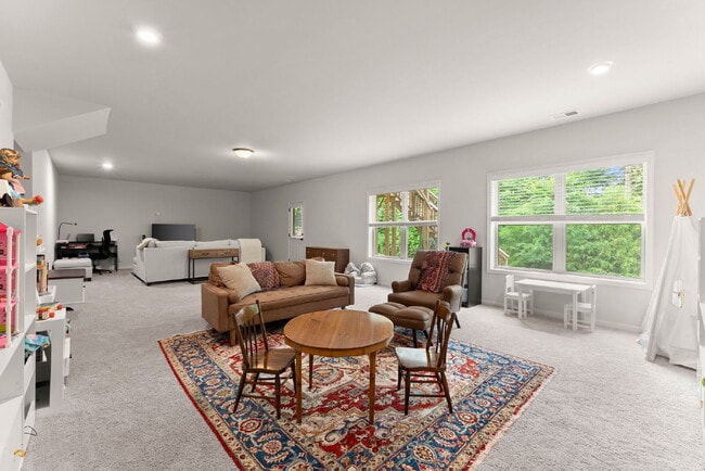 Building Photo - Stunning 6-Bed, 5-Bath home in Hudson Cove!