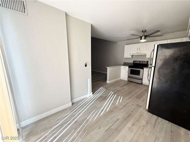 Building Photo - 5187 Garden Ln