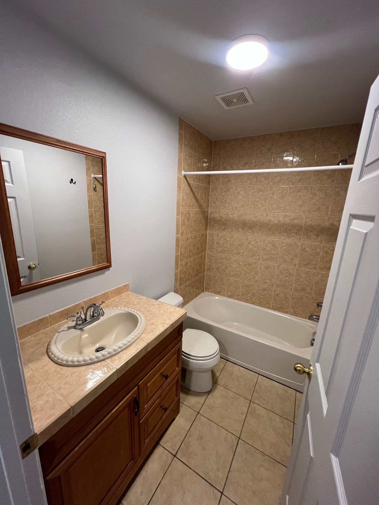Full bathroom serves 2nd & 3rd Bedrooms - 224 W Loucks St