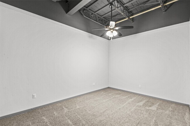 Building Photo - 612 W Texas Ave