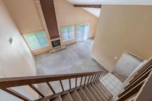 Building Photo - 16830 Spruce Run Dr