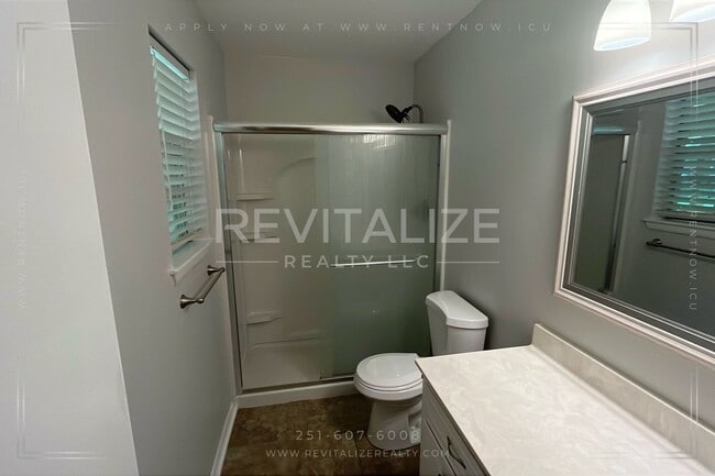 Building Photo - Stunning 4 Bed/2 Bathroom Home in West Mob...