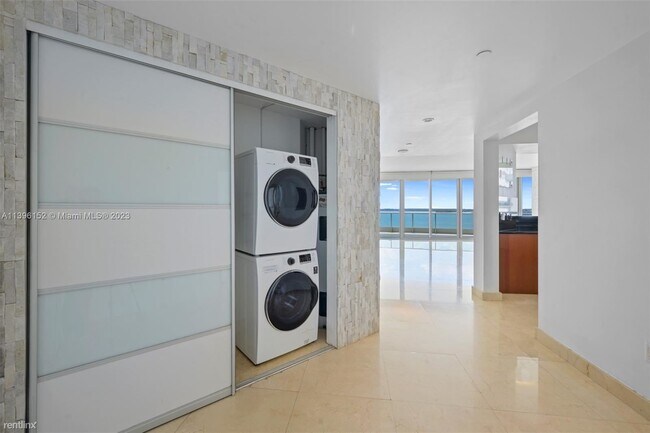 Building Photo - 2 br, 2.5 bath Condo - 1331 Brickell Bay D...
