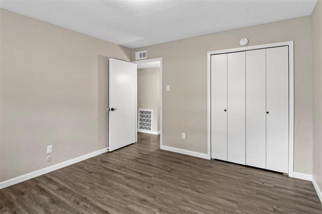 Building Photo - 519 Windsor Dr