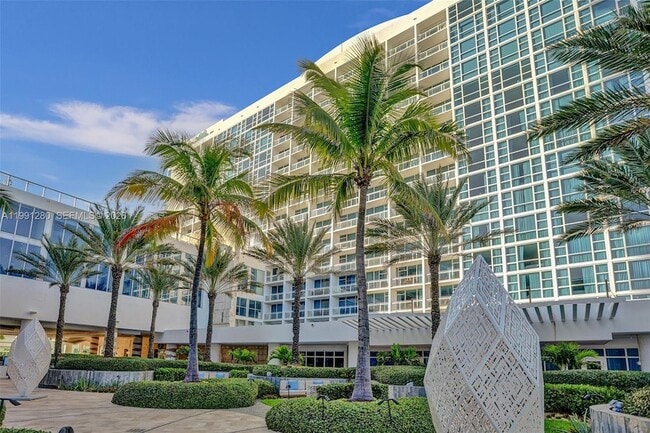 Building Photo - 6801 Collins Ave