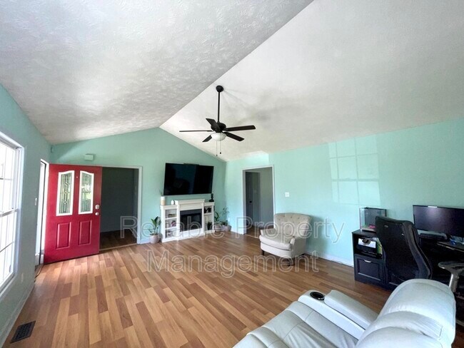 Building Photo - 879 O B J Rd