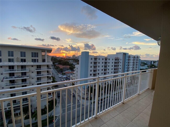 Building Photo - 2425 SW 27th Ave