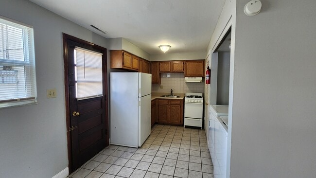 Building Photo - 192 E Norwich Ave