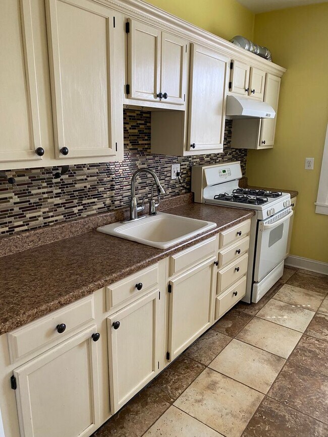 Building Photo - Now Available-3 Bedroom Norristown Rental!