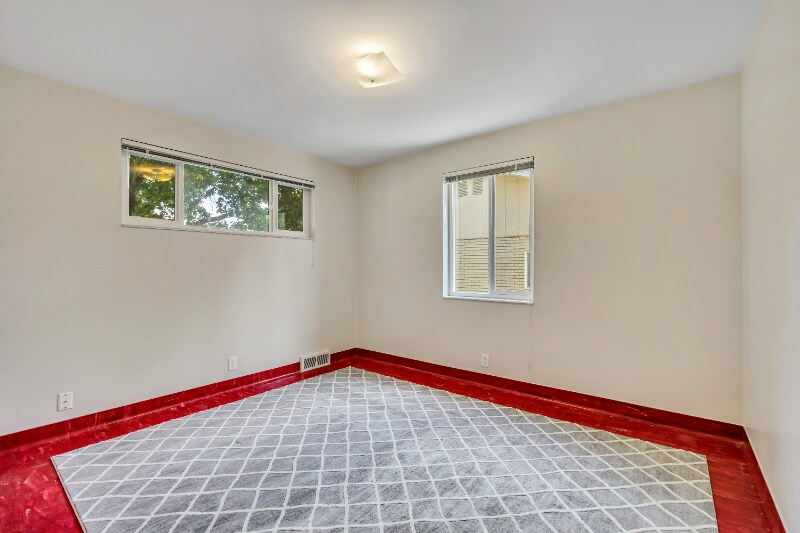 Building Photo - 2670 E Lambourne Ave