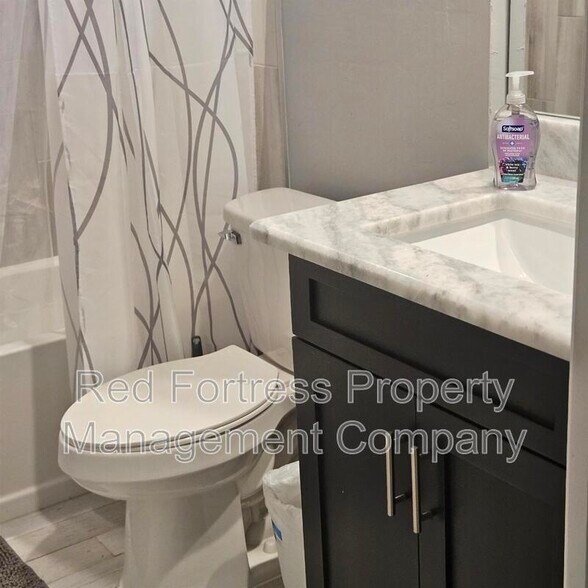 Building Photo - 15930 Lake Candlewood Dr