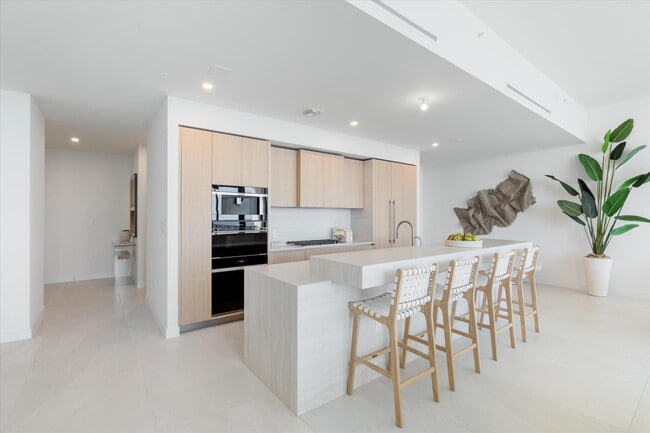 Building Photo - 900 N Ocean Blvd