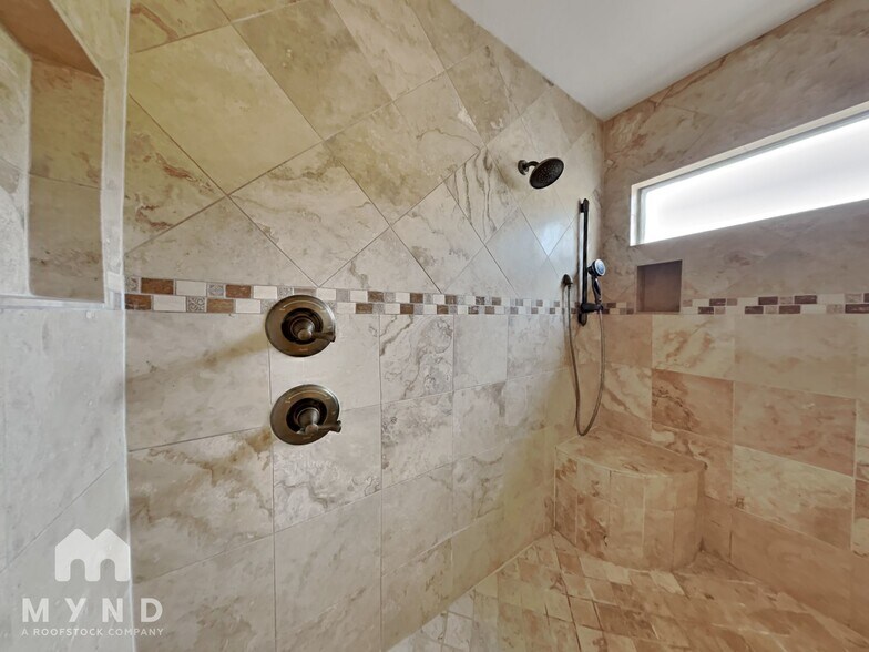 Building Photo - 5727 N PSO Ventoso