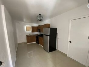 Building Photo - STUDIO NEAR AIRPORT, STRIP AND UNLV