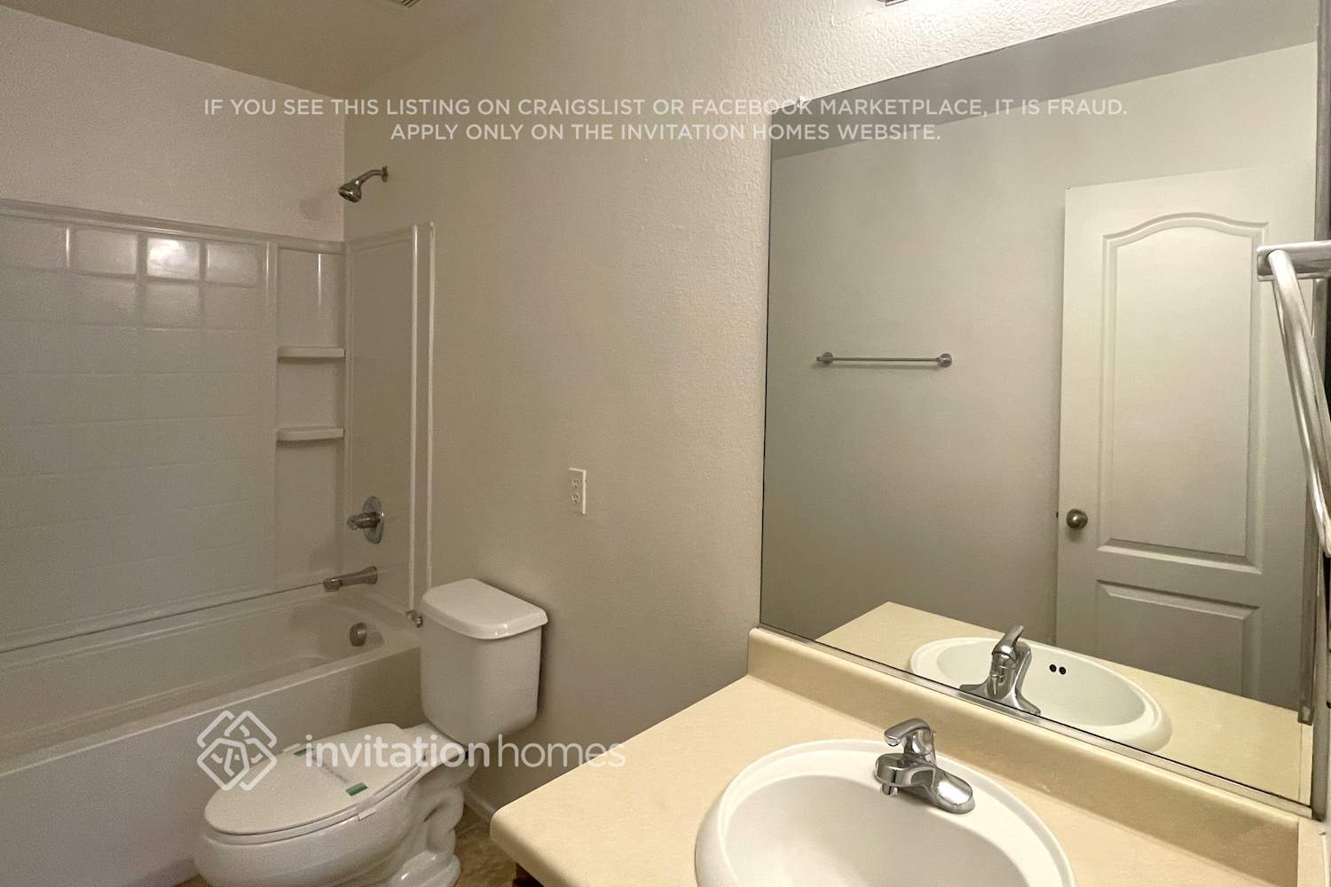 Building Photo - 7811 S 63rd Dr