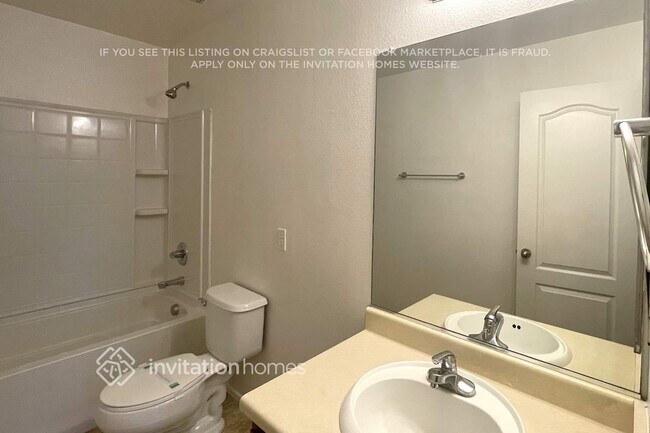 Building Photo - 7811 S 63rd Dr