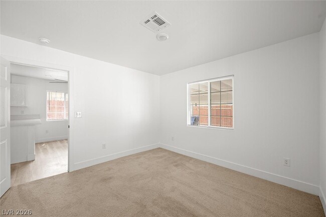 Building Photo - 623 N 10th St