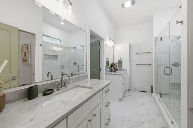 Building Photo - 3556 Cottonwood Ln