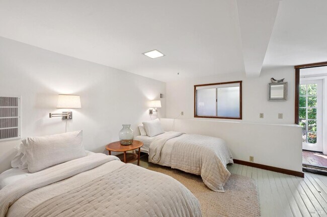 Building Photo - 40 Laurel Ave