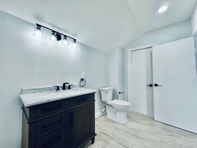 Building Photo - 10 Kensington St