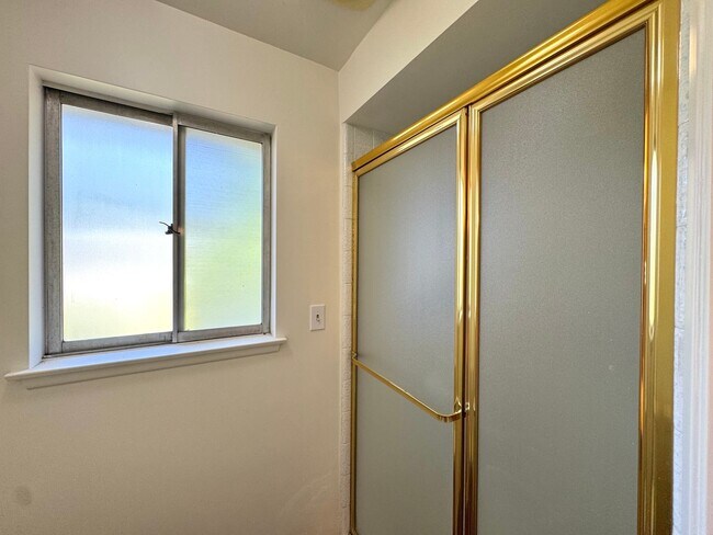 Building Photo - Beautiful Glendora Home in Desireable Area