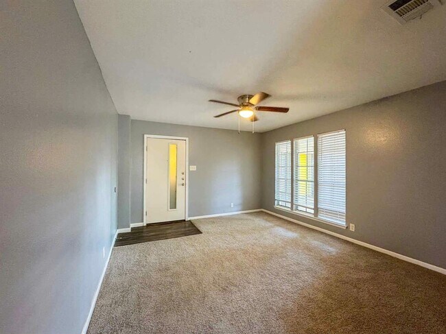 Building Photo - 1010 N Meadows Dr