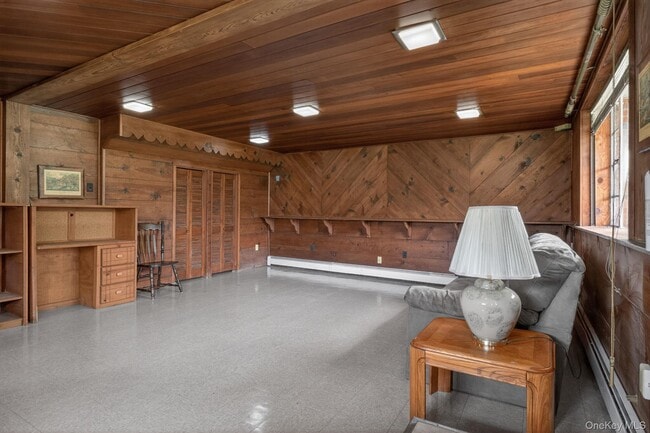 Building Photo - 353 Candlestick Hill Rd