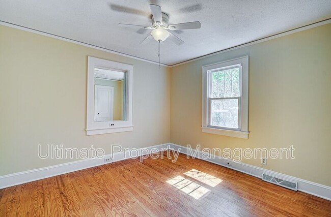 Building Photo - 2037 Van Buren St