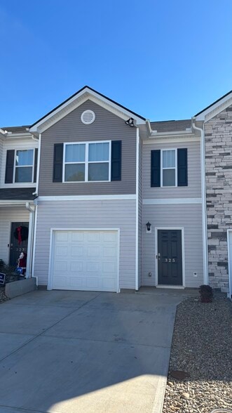 Building Photo - 325 Chapelwood Way