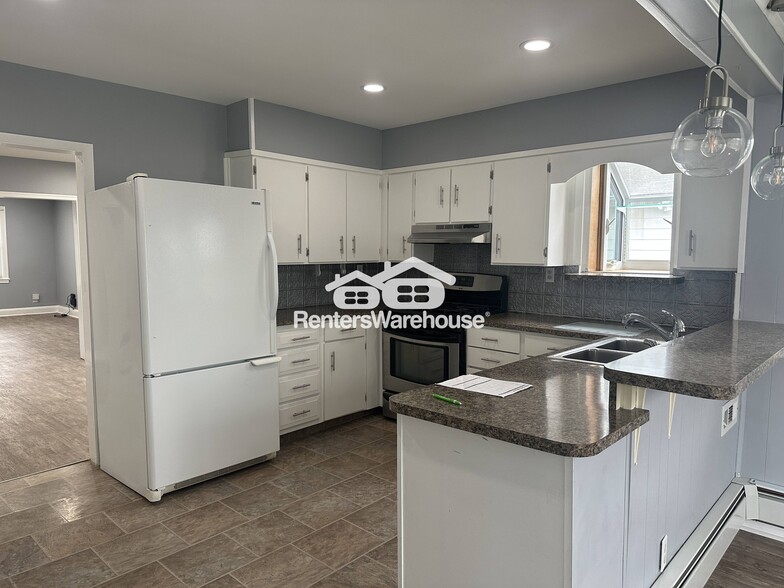 Building Photo - 3026 Lavender Ave