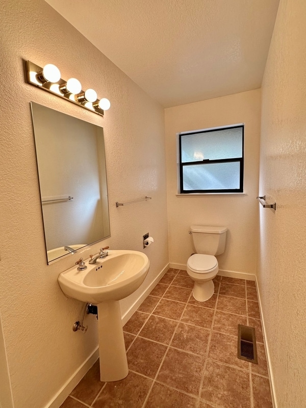 Building Photo - 15593 Carrie Dr