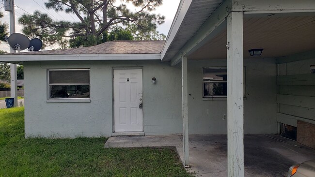 Building Photo - 2 bedroom one bath Duplex