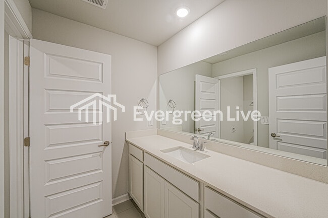 Building Photo - 15769 Ruthie Lynn Dr