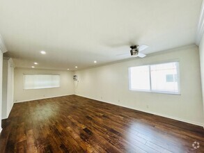 Building Photo - cha972