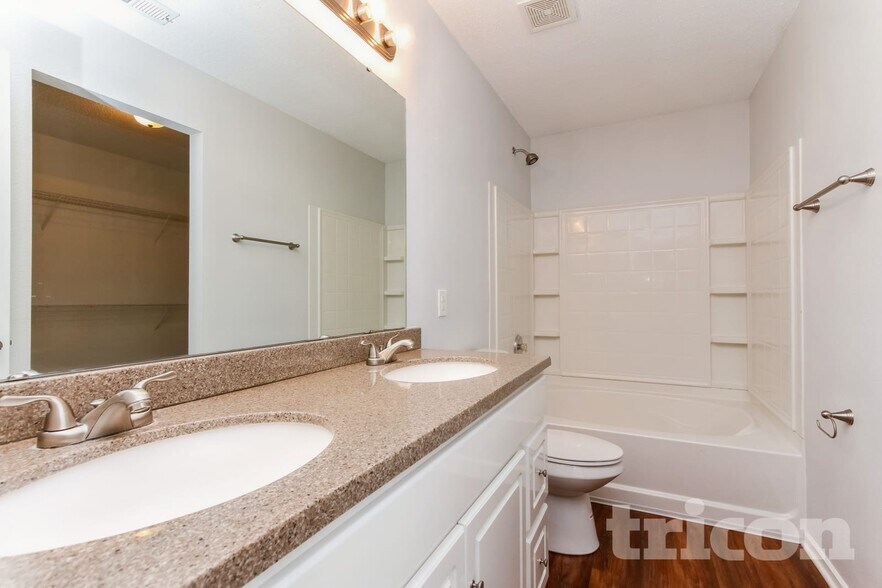 Building Photo - 453 Bridgewater Dr