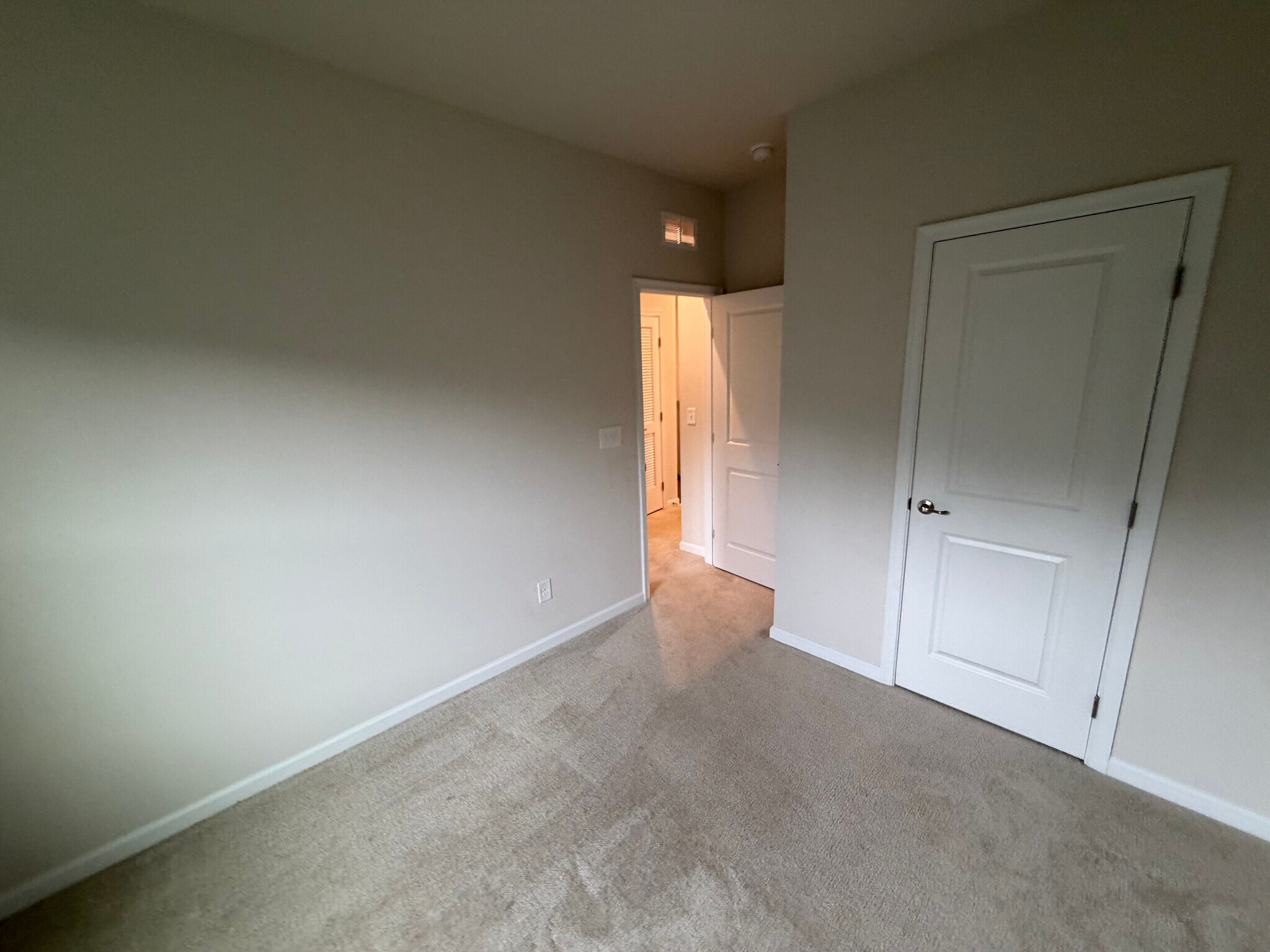Building Photo - Room in Townhome on Beeler Ln
