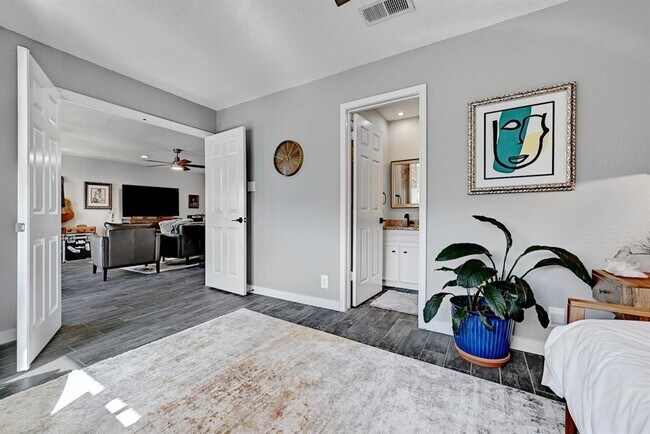 Building Photo - 11133 Pinehurst Dr