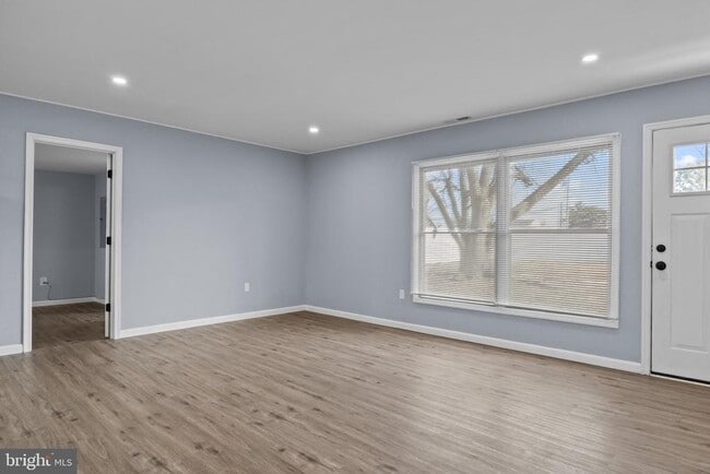 Building Photo - 338 Goldenridge Dr