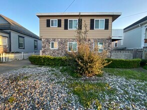 Building Photo - 341 Williams St