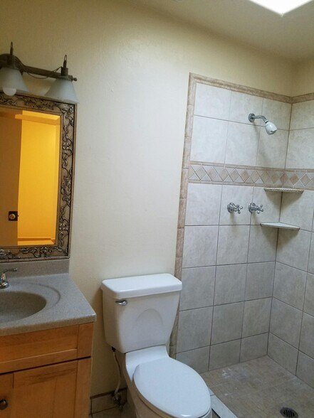 Building Photo - 5041 S Greenway Dr