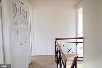 Building Photo - 42 Northgate Ln