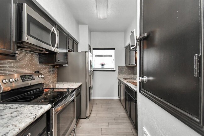 Building Photo - 3780 Tanglewilde St