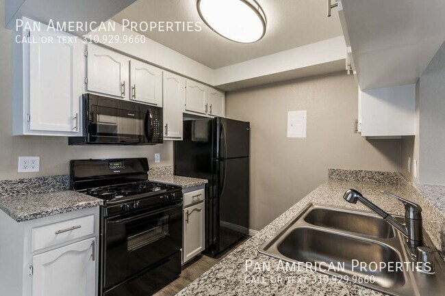 Building Photo - 13919 Coteau Dr
