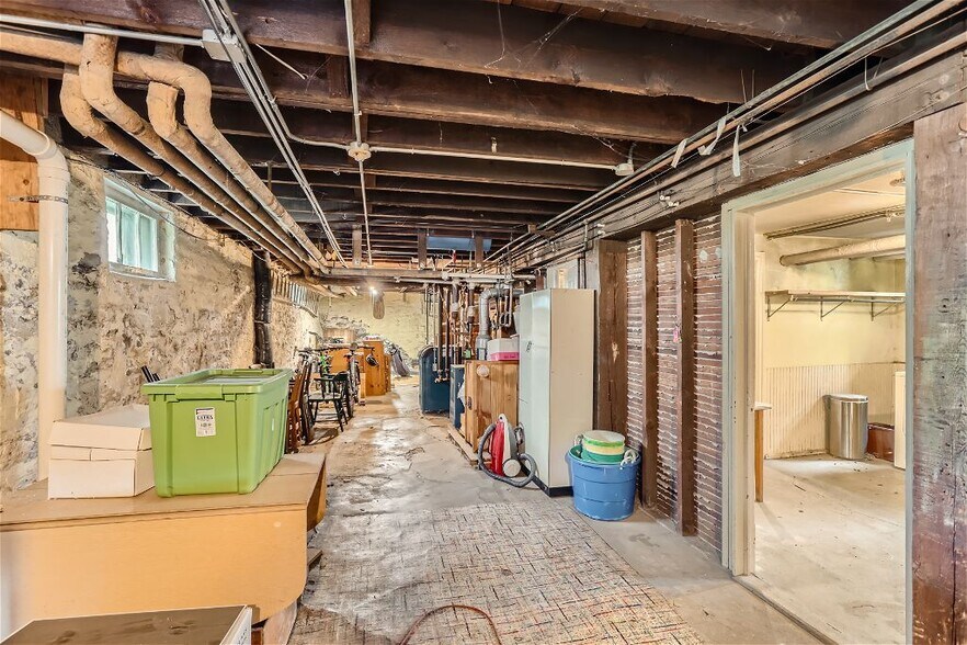 Building Photo - 1814 13th Ave S