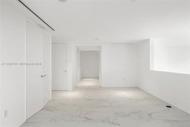 Building Photo - 1000 Biscayne Blvd