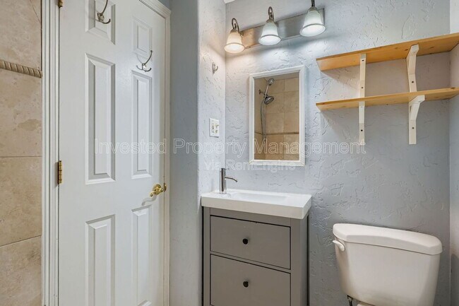 Building Photo - 1243 Vine St