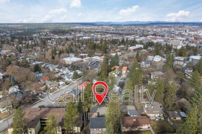 Building Photo - 827 W 11th Ave