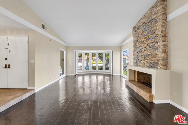 Building Photo - 26572 Academy Dr